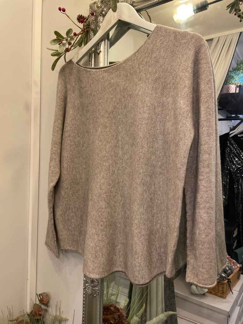 Round neck seam jumper.