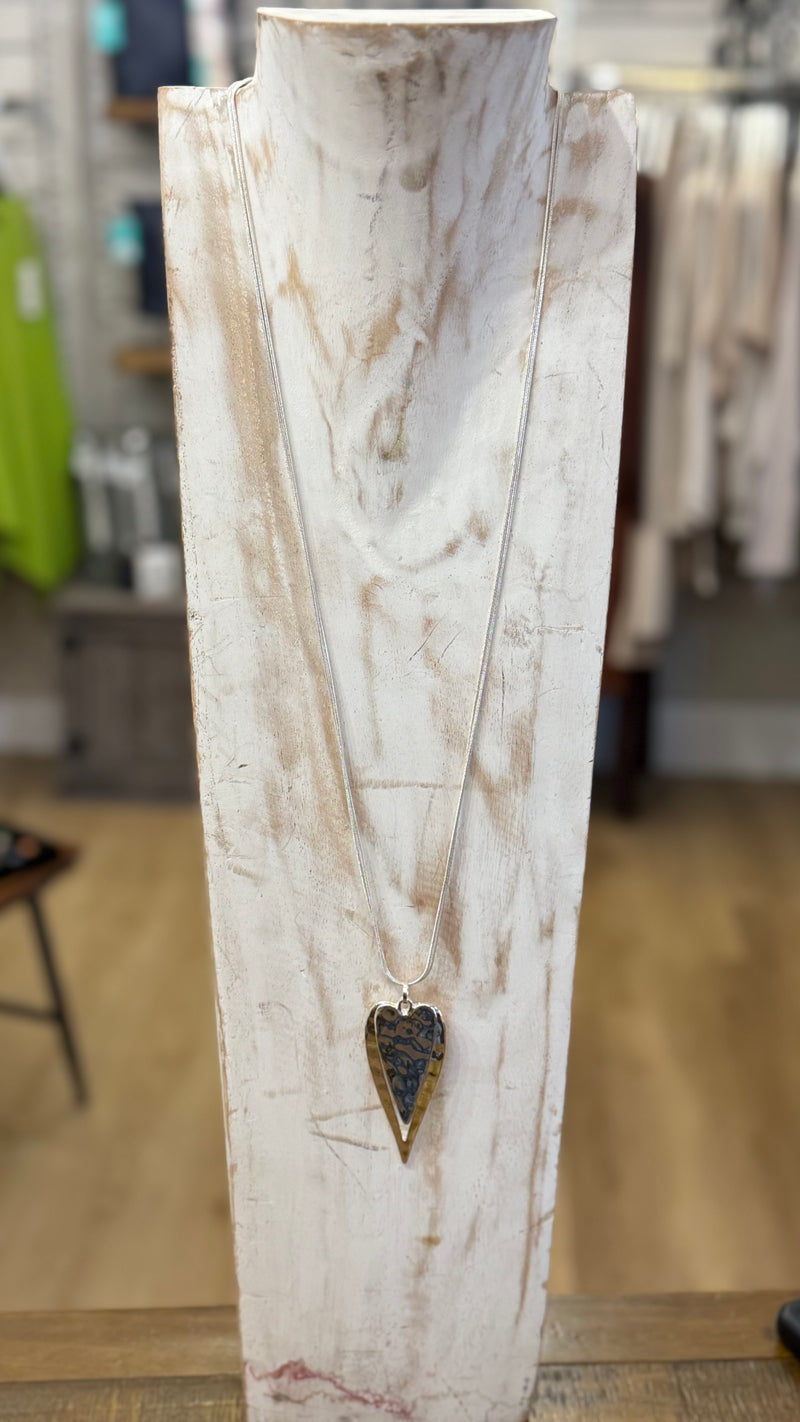 ELIZA GRACIOUS -Enlongated hearts on long snake chain